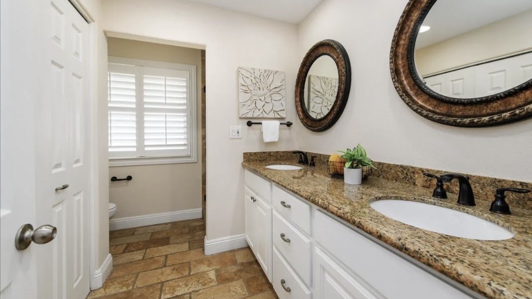 Bathroom before renovation